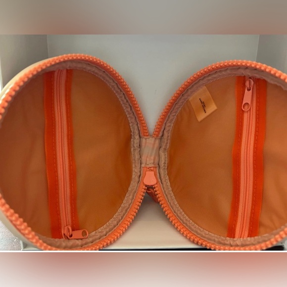 Marc Jacobs Fragrances DAISY Orange Round Bag Cosmetics Makeup Pouch Clutch NIB - Picture 2 of 2